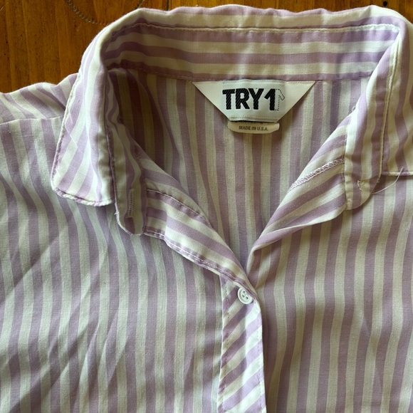 VINTAGE womans size small button down blouse purple & white - Picture 3 of 6